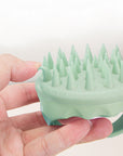 La brosse de massage du cuir chevelu Vellen Hair pour un nettoyage en profondeur et la stimulation de la pousse des cheveux